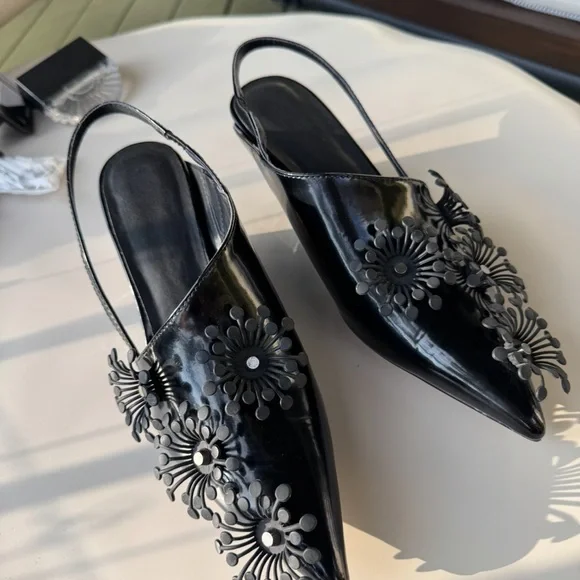 Adorable black patent leather 3D floral heels size 7 - Picture 5 of 8
